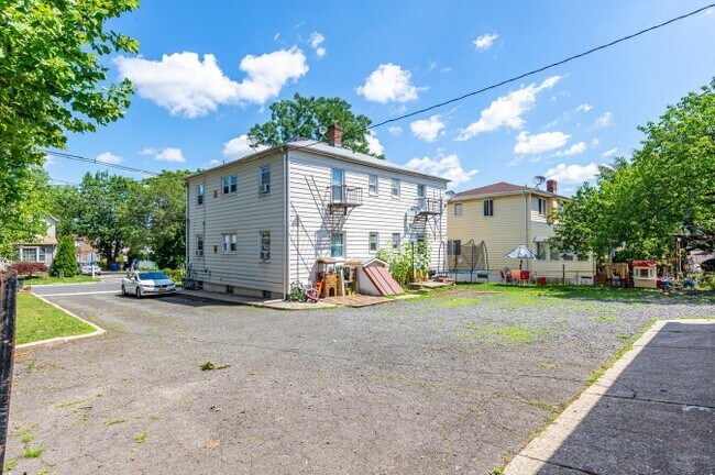 Parte trasera del edificio - 250-254 Amboy Ave