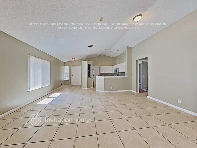 Building Photo - 1380 Presidio Dr