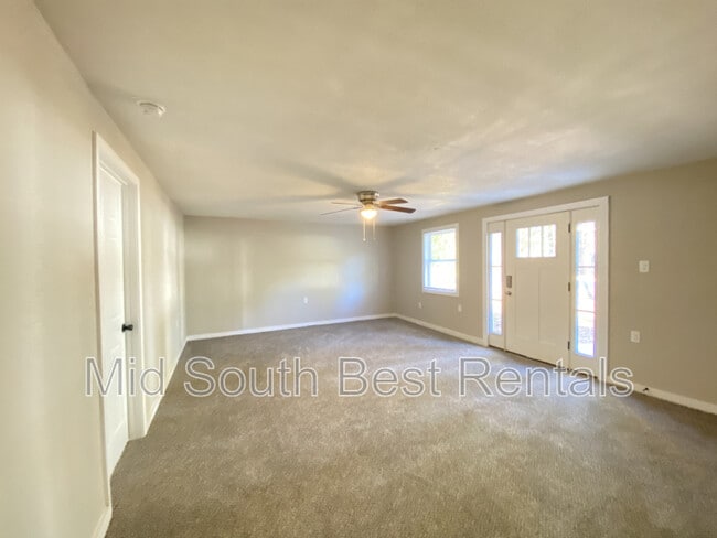 Building Photo - 206 Hemlock Ave