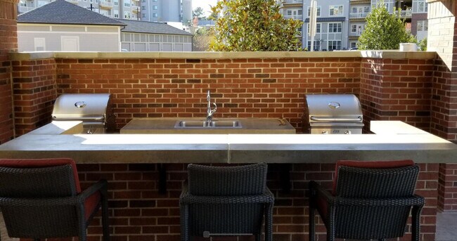 Foto del edificio - 1591 Millspring Dr