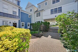 Building Photo - 14 Haviland St