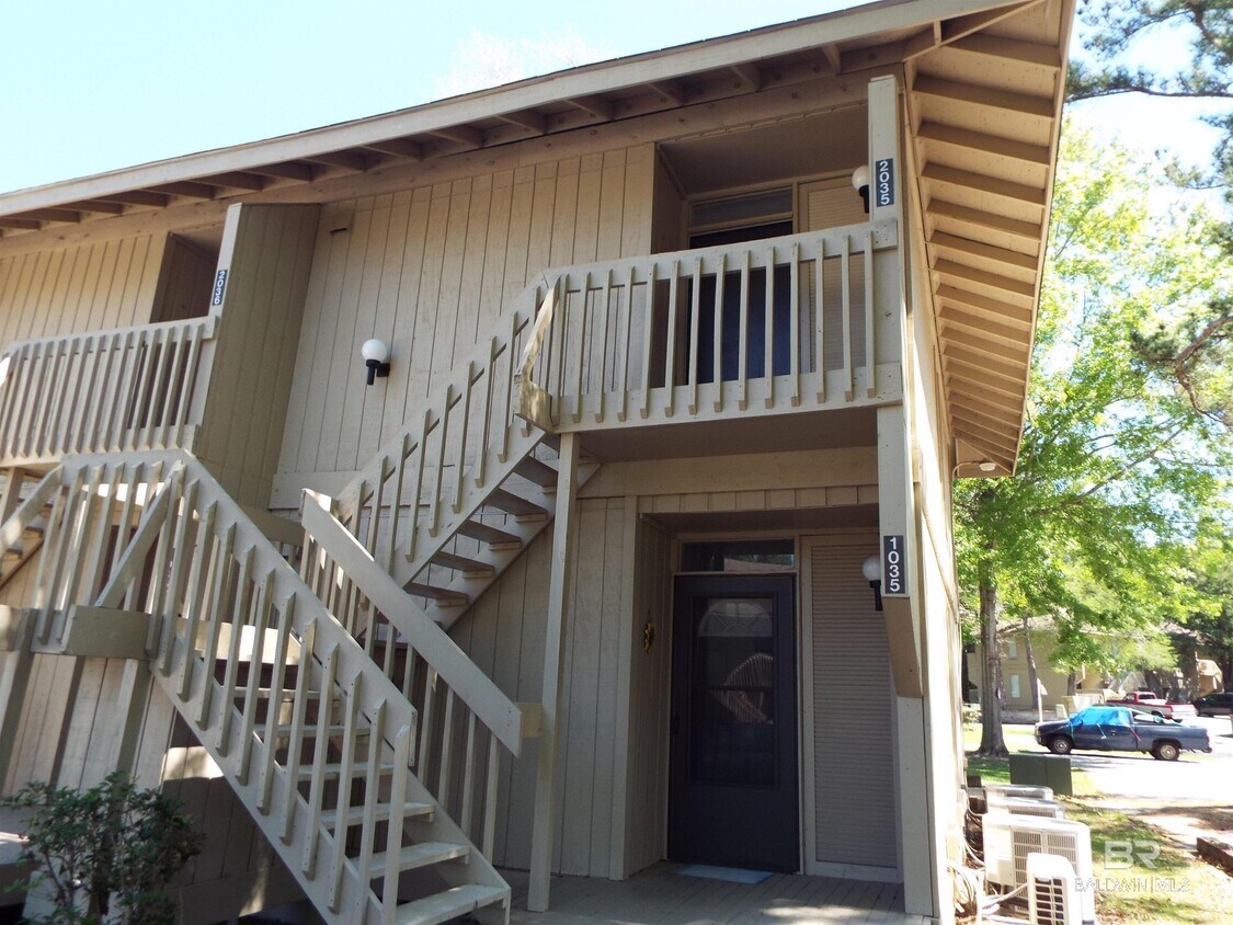 Primary Photo - 2035 Sea Cliff Dr N