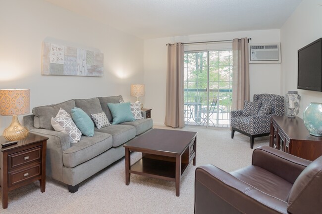 Living Room - Greenview Village Apartments