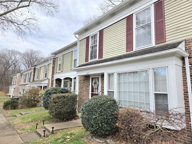 Foto del edificio - 5407 Leeway Ct