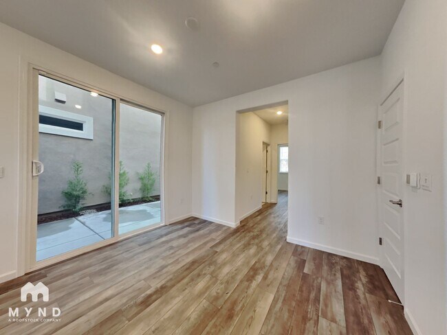 Foto del edificio - 1688 Matmor Rd