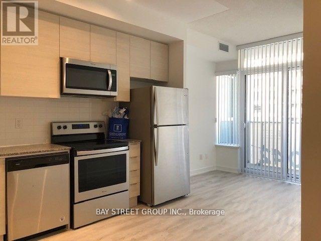 Photo du bâtiment - 621-621 Sheppard Ave E
