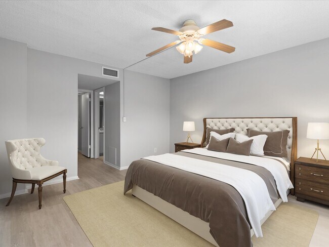 Master bedroom * virtually staged - 4915 Bay St NE