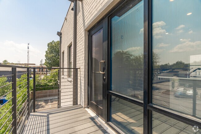 1HAB, 1BA - 750 ft² - Balcón - The Flats at Overton