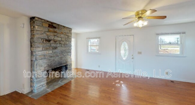 Building Photo - 1051 Upward Rd