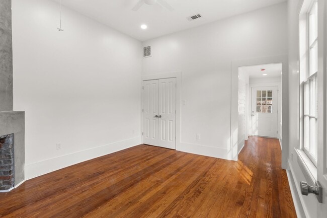 Building Photo - Gorgeous Historic Renovation! One block of...