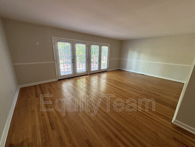 Foto del edificio - 7833 Kirkland Dr