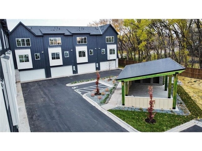 Building Photo - 2507 Jansen Ave