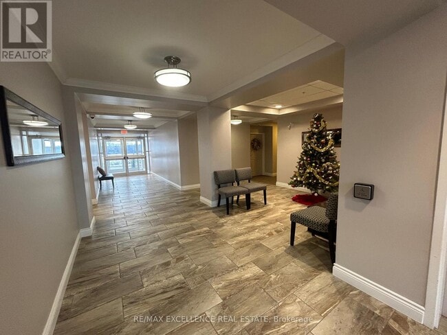 Building Photo - 2 Colonial Dr