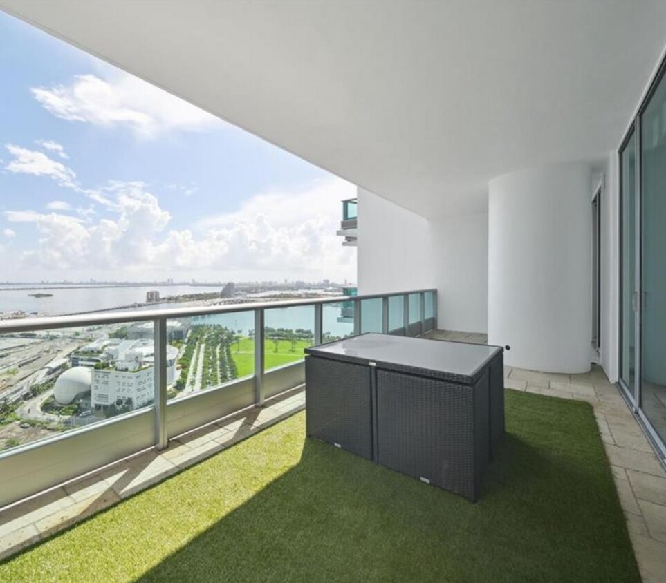 Foto principal - 900 Biscayne Blvd
