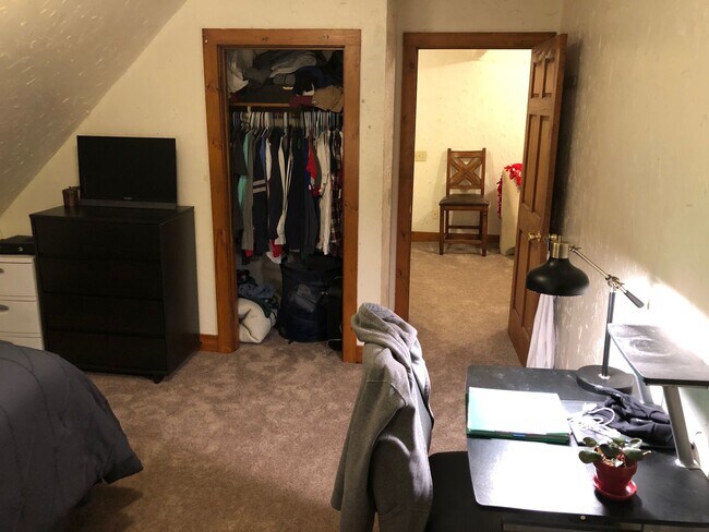 Vista del dormitorio 2 - 112 S Bassett St