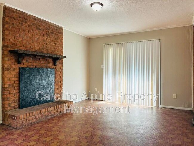 Building Photo - 5015 Grapevine Dr