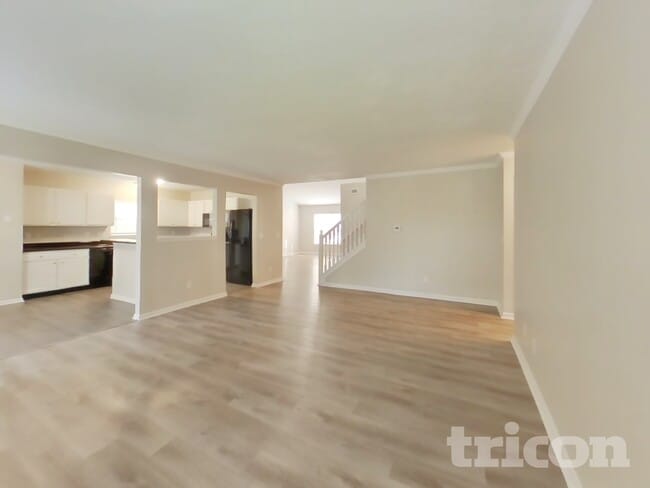 Building Photo - 911 Pine Ridge Way