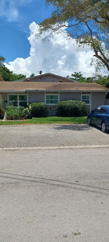 Primary Photo - 13210 NE 3rd Ave