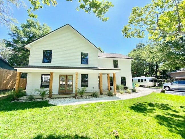 Building Photo - 1406 Bayshore Dr