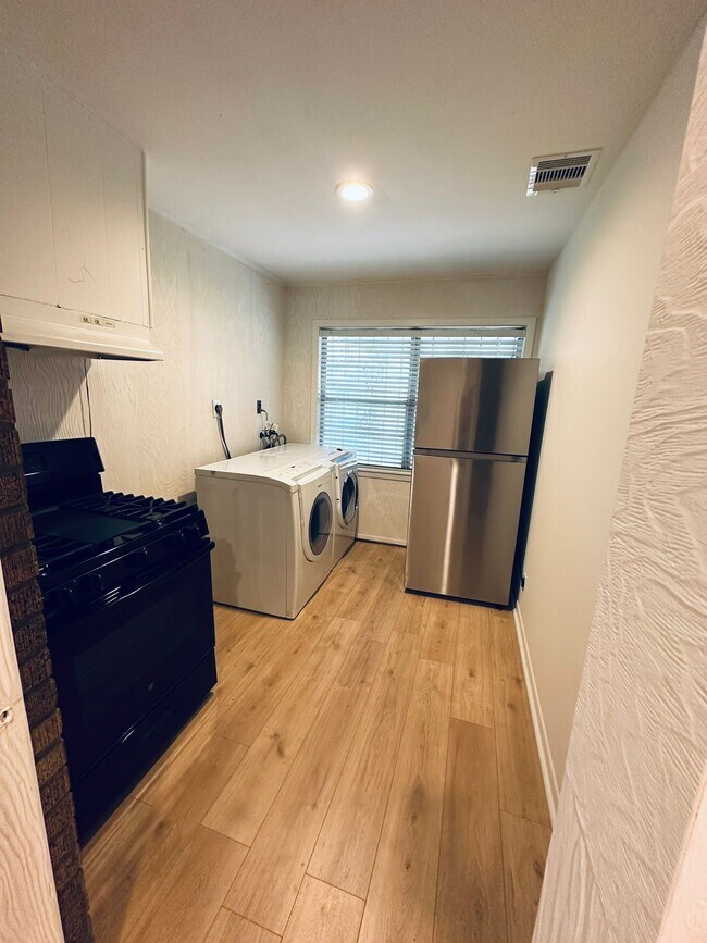 Foto del edificio - 4410 Billingsley St