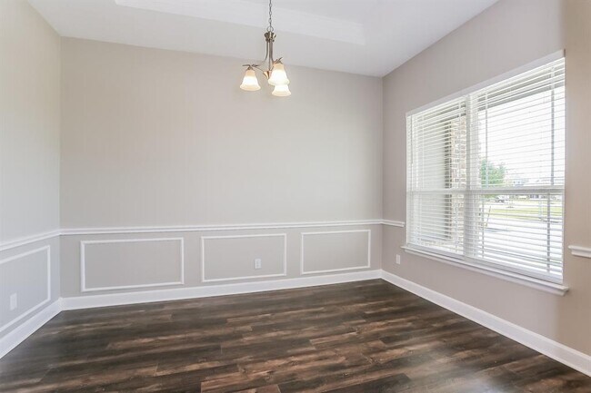 Foto del edificio - 9923 Oaklawn Dr