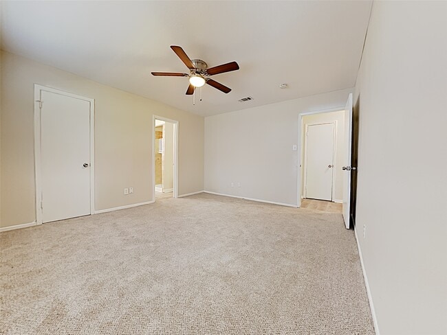 Building Photo - 6511 Grey Oaks Dr