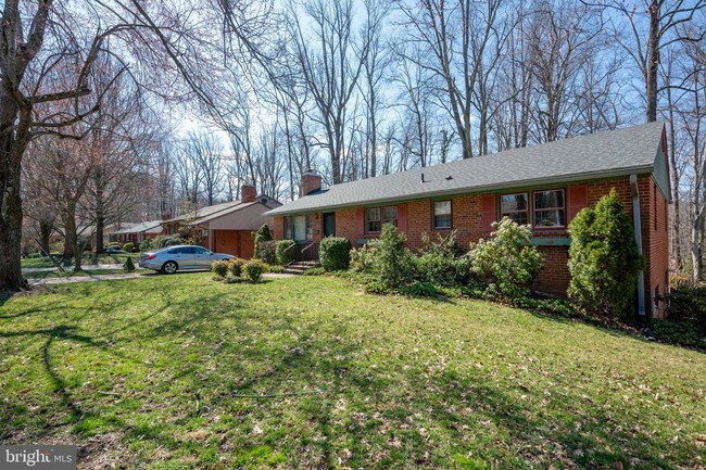 Building Photo - 5649 Ravenel Ln