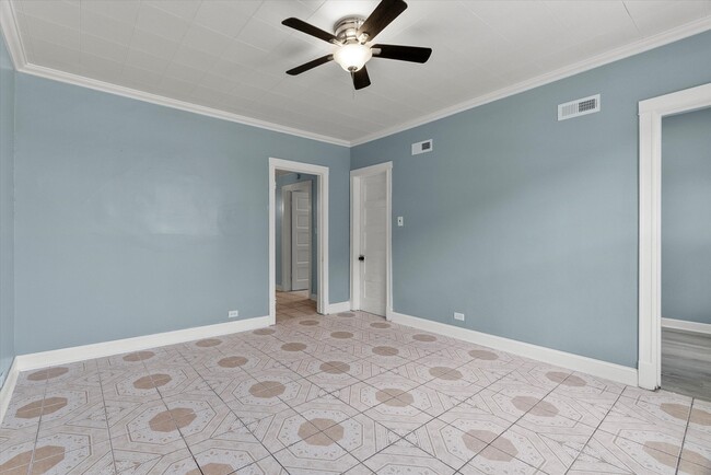 Building Photo - 3029 W 39th Pl
