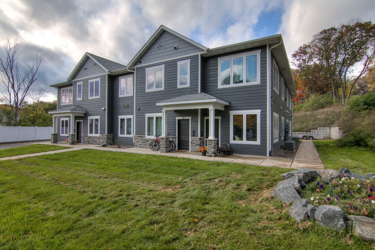 2136 4th St, Eau Claire, WI 54703 Townhome Rentals in Eau Claire WI