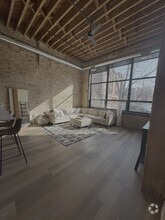 Building Photo - 818 N Wolcott Ave