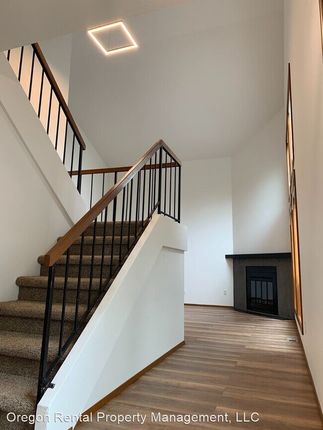 Building Photo - 3 br, 2.5 bath House - 4117 SE Wynnwood Dr.