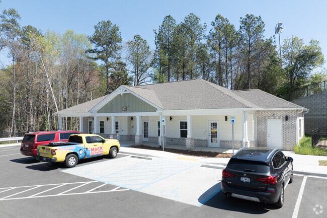 Building Photo - Brookfield Pointe Apartments
