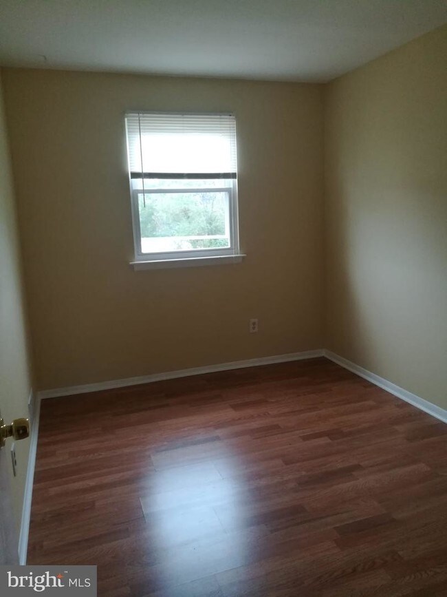 Building Photo - 1050 Bayless Pl