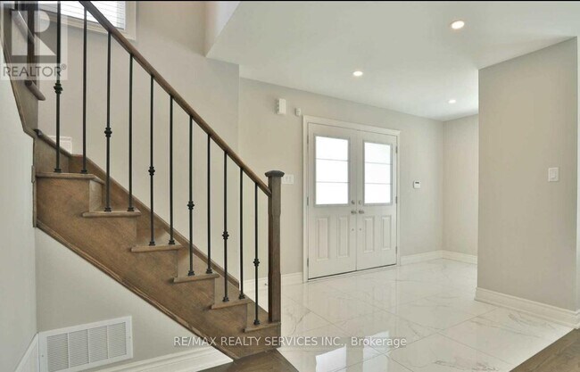 Building Photo - 34 Brushwood Dr