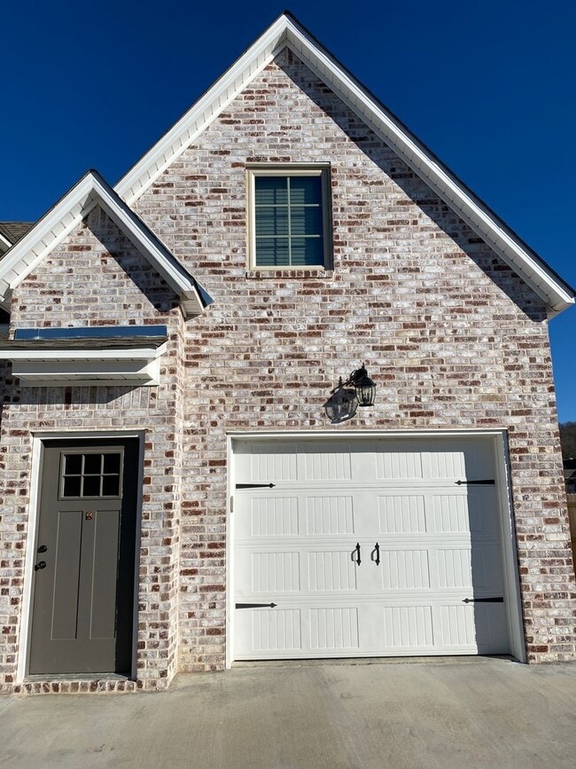 Building Photo - 3861 W Maclura Way