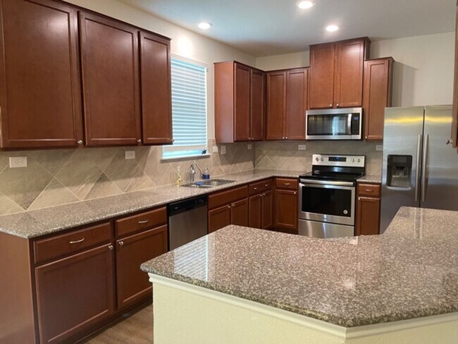 Foto del edificio - 3 Bedroom 2 1/2 bath Carmona Hills Subdivision