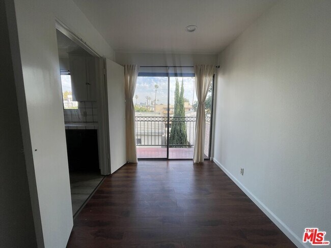 Foto del edificio - 1338 N Sierra Bonita Ave