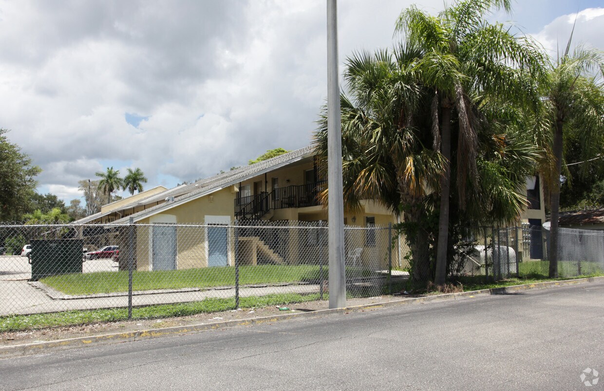 Braman Villas Apartments in Fort Myers, FL