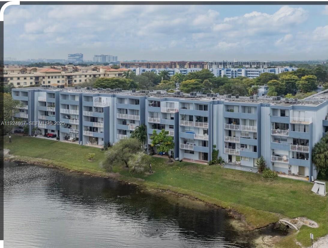 Foto del edificio - 9375 Fontainebleau Blvd