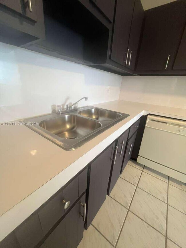 Foto del edificio - 2025 NE 164th St