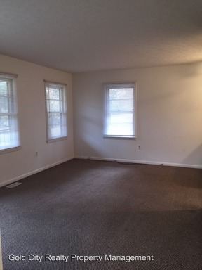 Building Photo - 820 Oak Dr
