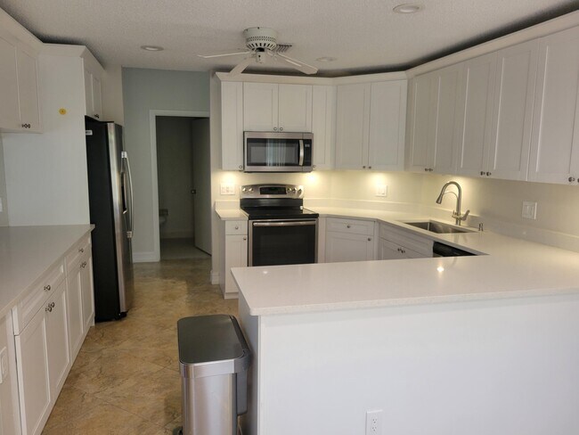 Building Photo - 715 Birdie Ct