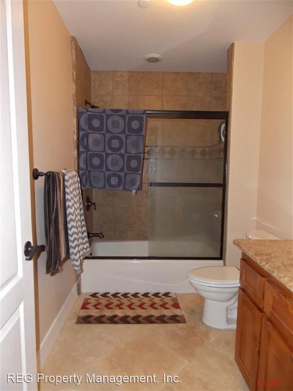 Building Photo - 4 br, 3 bath House - 241 E. Foothill Blvd