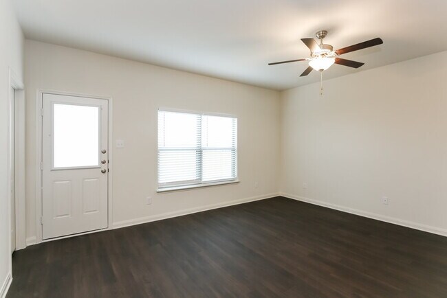 Building Photo - 14343 Shady Br Trl