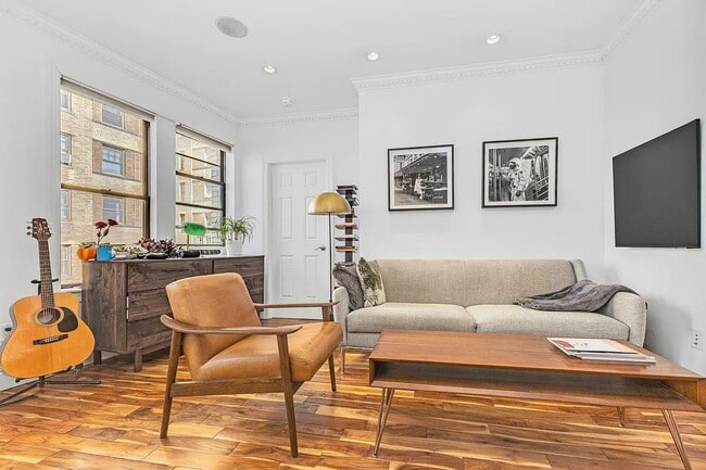 Building Photo - 100 Christopher St