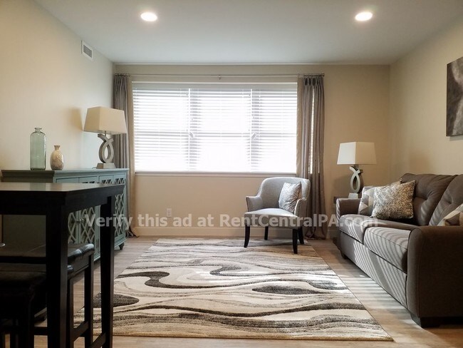 Building Photo - 305 W Willow St Apt 101