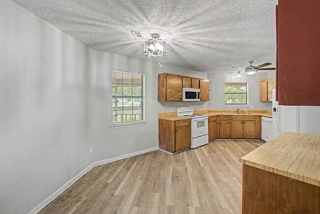 Foto del edificio - 21 Pinewood Ln