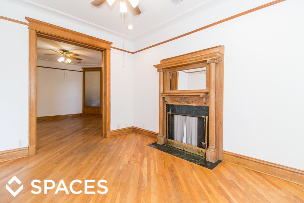 Primary Photo - 1032 W Roscoe St