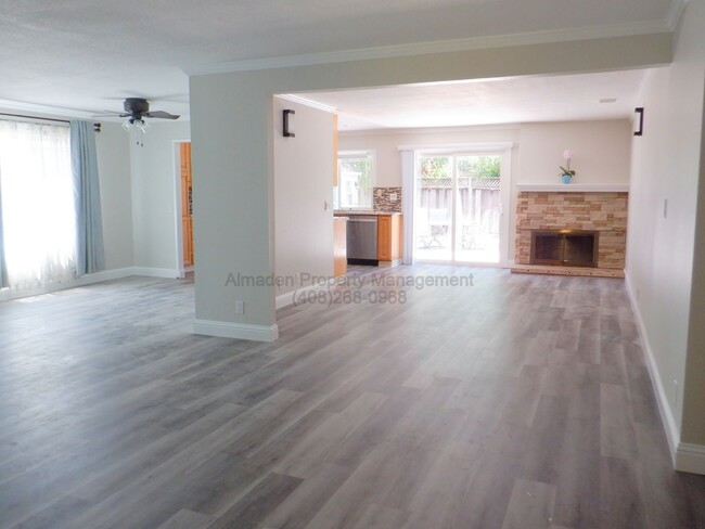 Building Photo - Updated Home, Central A/C & No Carpets! Pe...