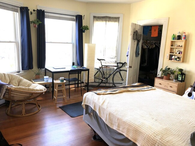 Building Photo - 268 Broadway